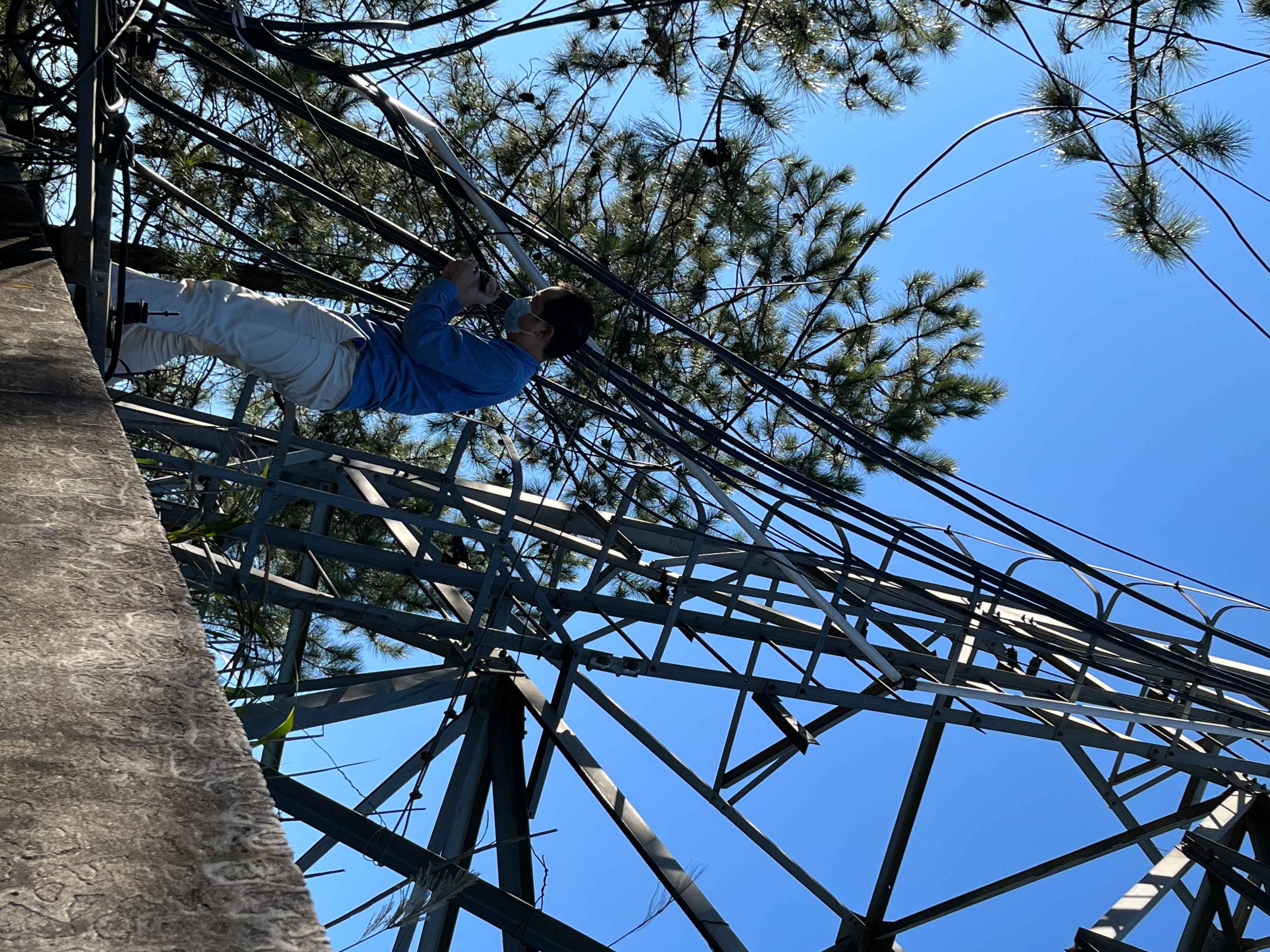 寒潮来袭 保障不止——汕头空管站技术保障部赴大洋雷达站抢修雷达设备告警问题