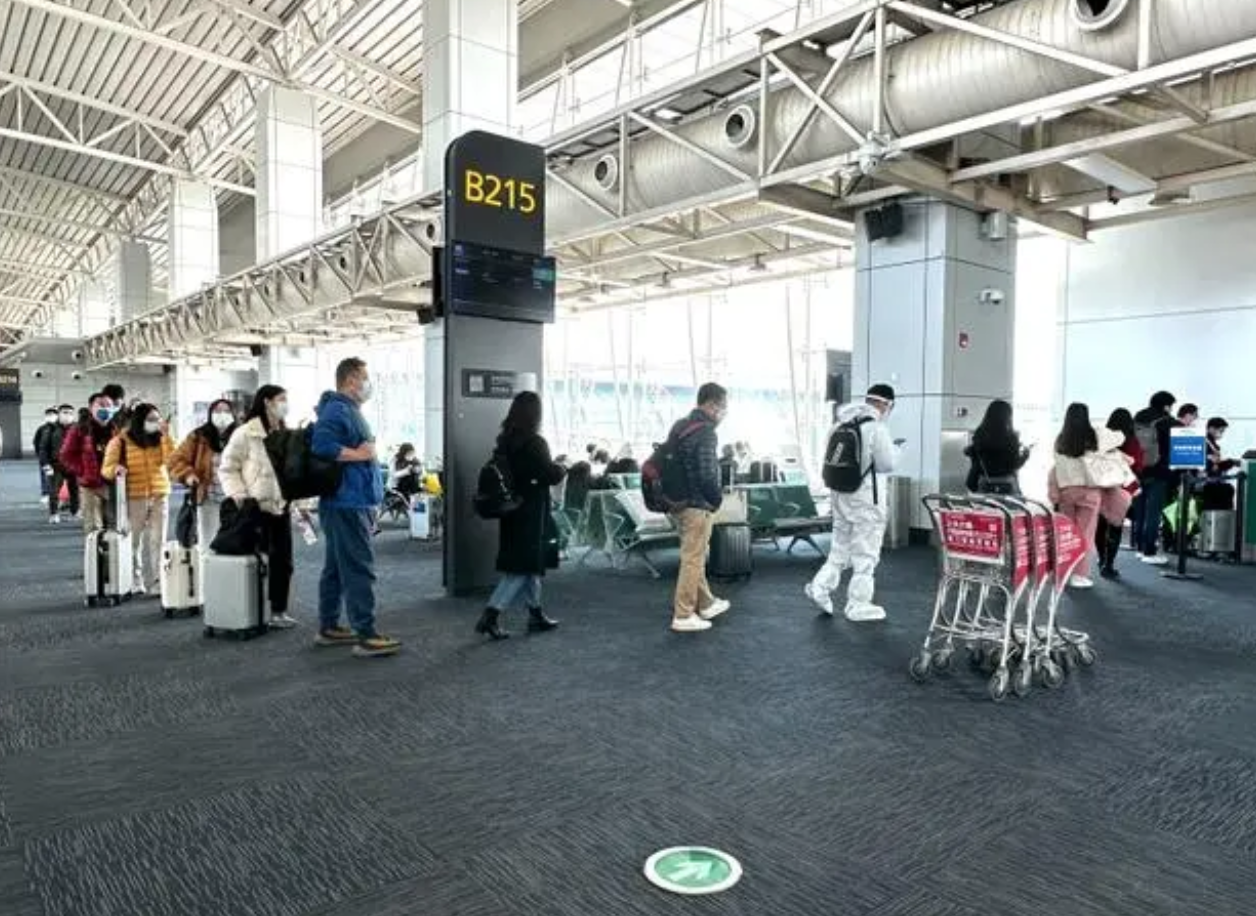 白云机场客流持续回暖，元旦假期预计进出港旅客超20万人次