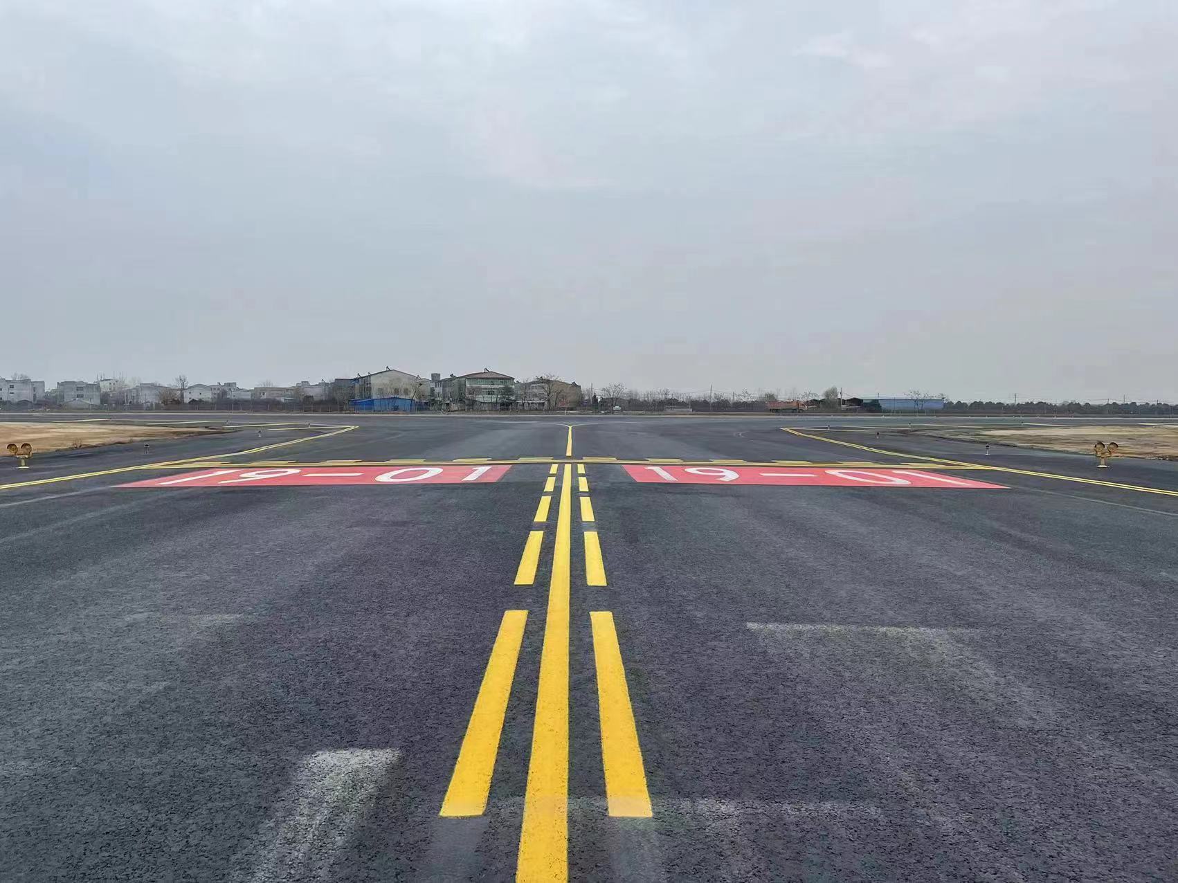 襄阳机场跑道道面全面雾封层项目圆满竣工