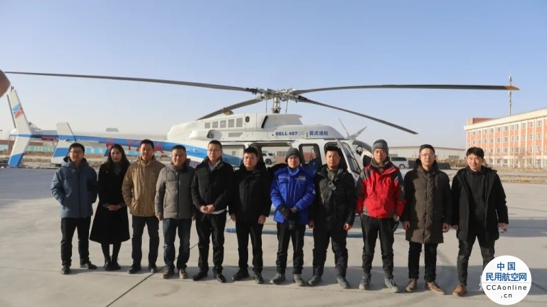 新疆且末：直升机助力寻矿行动
