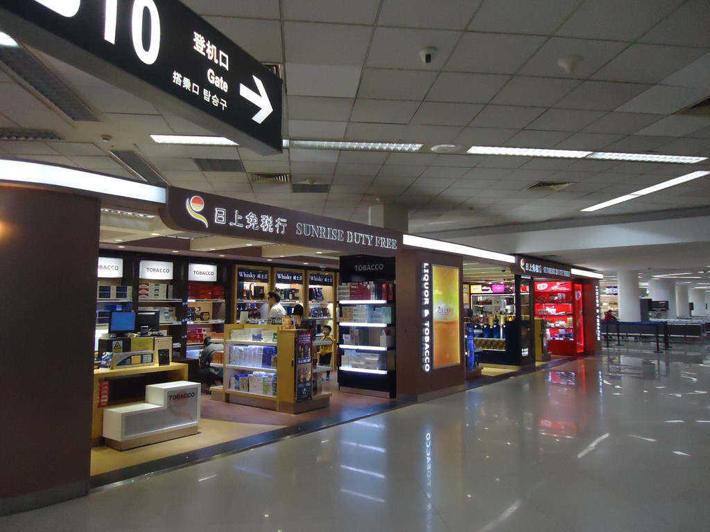打造“機(jī)場＋免稅”品牌效應(yīng) 上海機(jī)場擬攜投資公司斥17億元收購資產(chǎn)