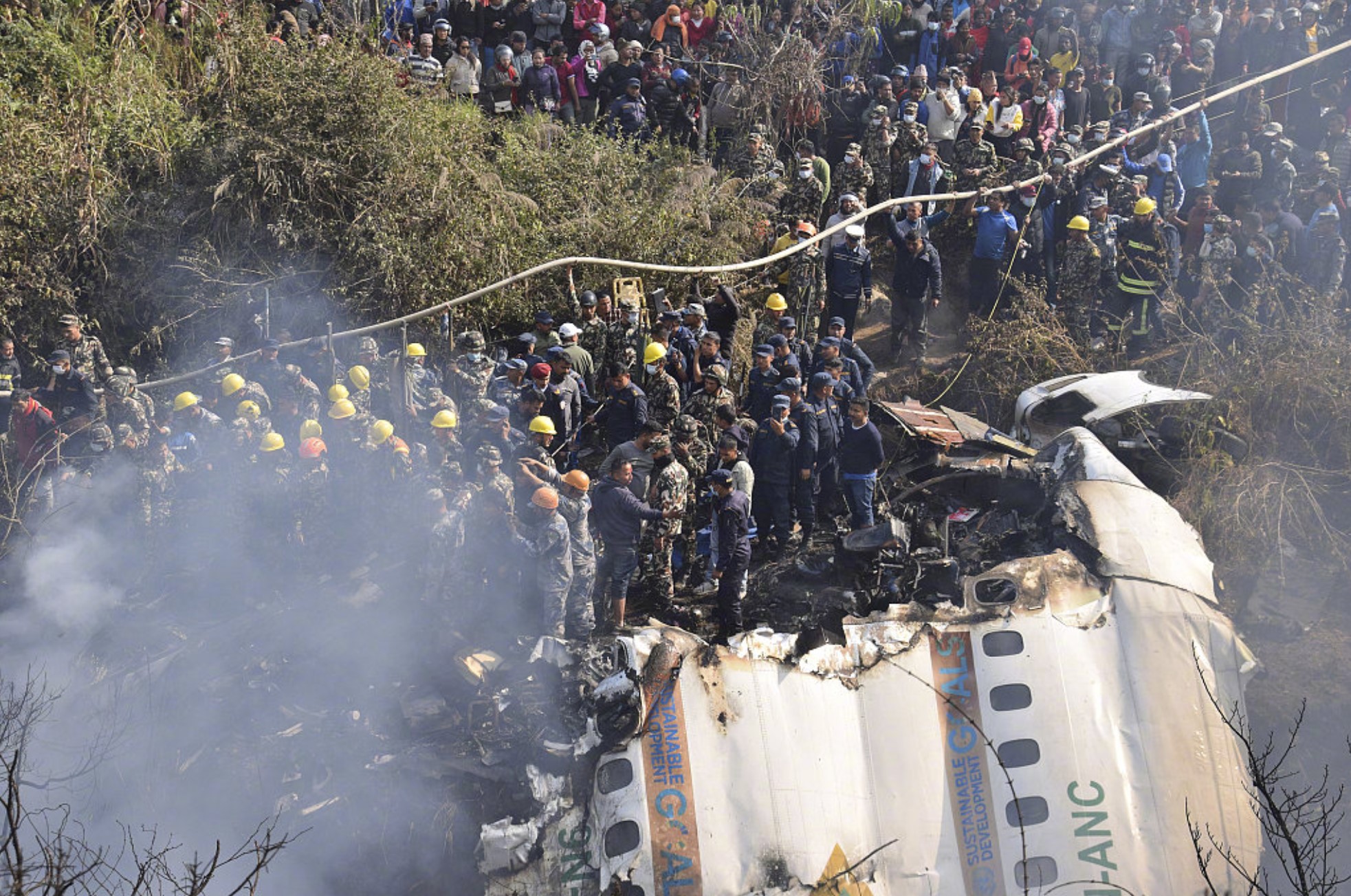 尼泊尔失事客机70人遗体已被找到