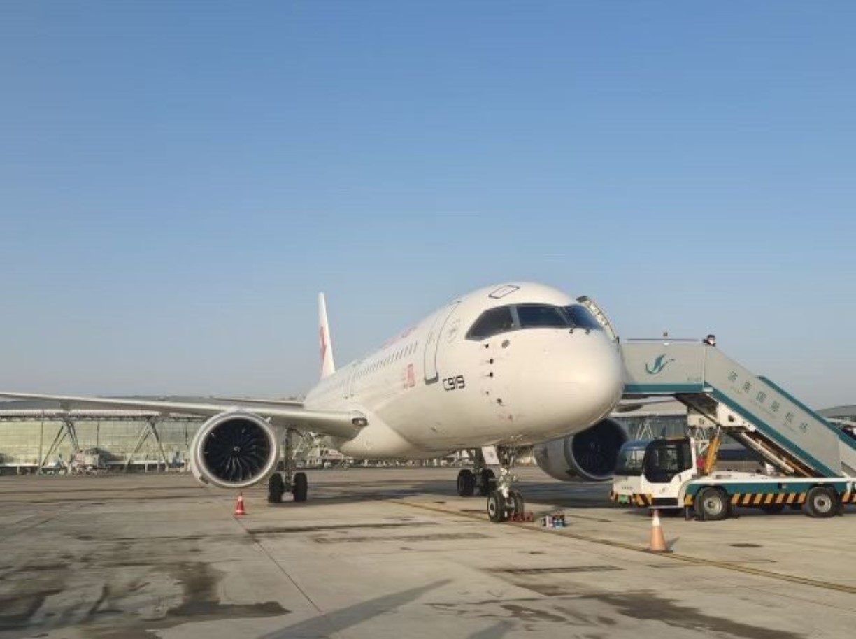 东航全球首架C919国产大飞机春节前飞抵济南