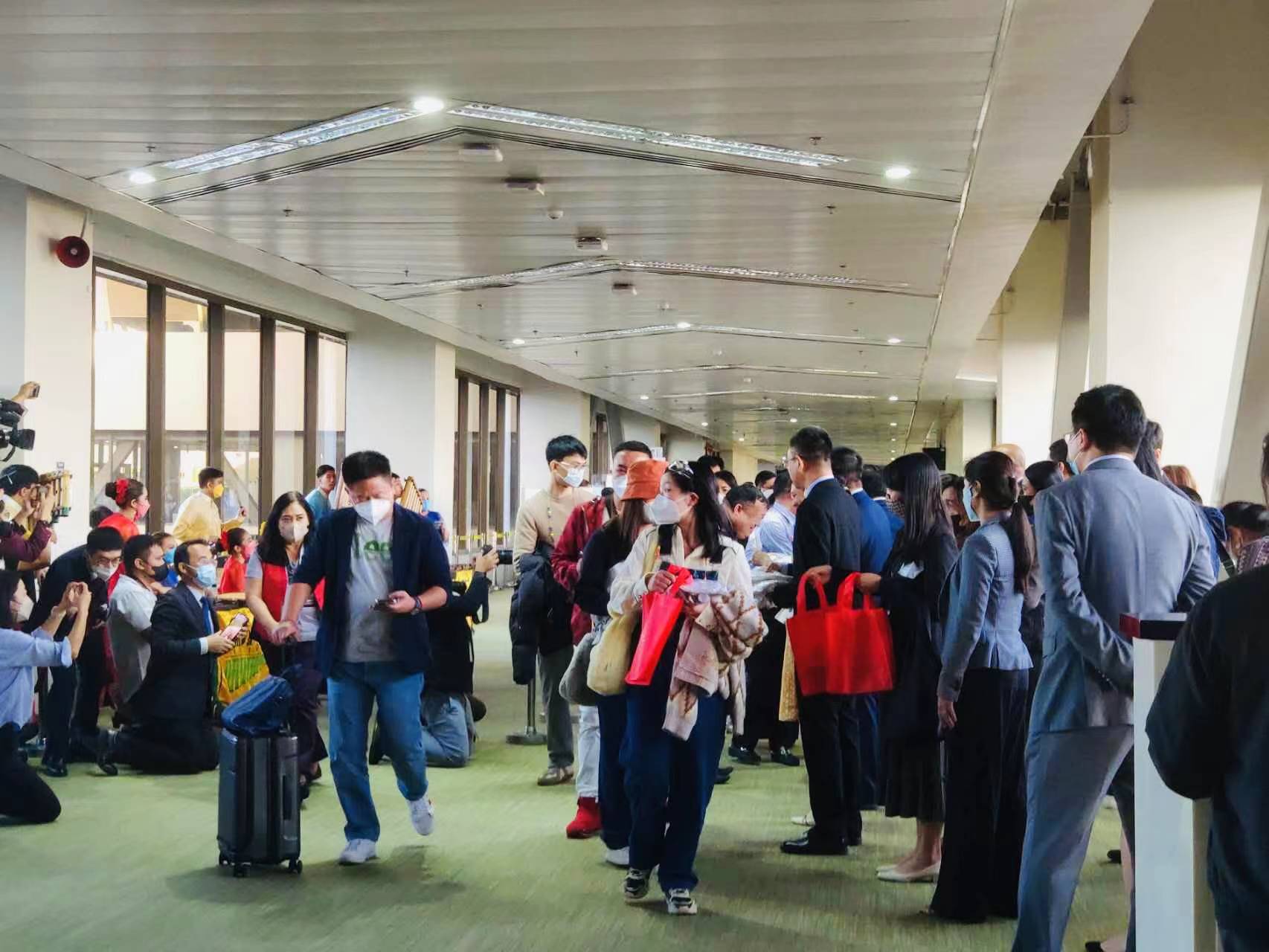 菲律宾旅游部长赴机场迎接中国游客，新西兰旅游局发邀请：期待中国游客