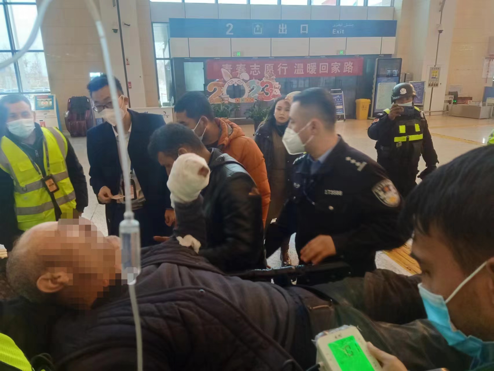 和田机场再启“蓝天生命通道”，快速保障断肢旅客赴乌就医