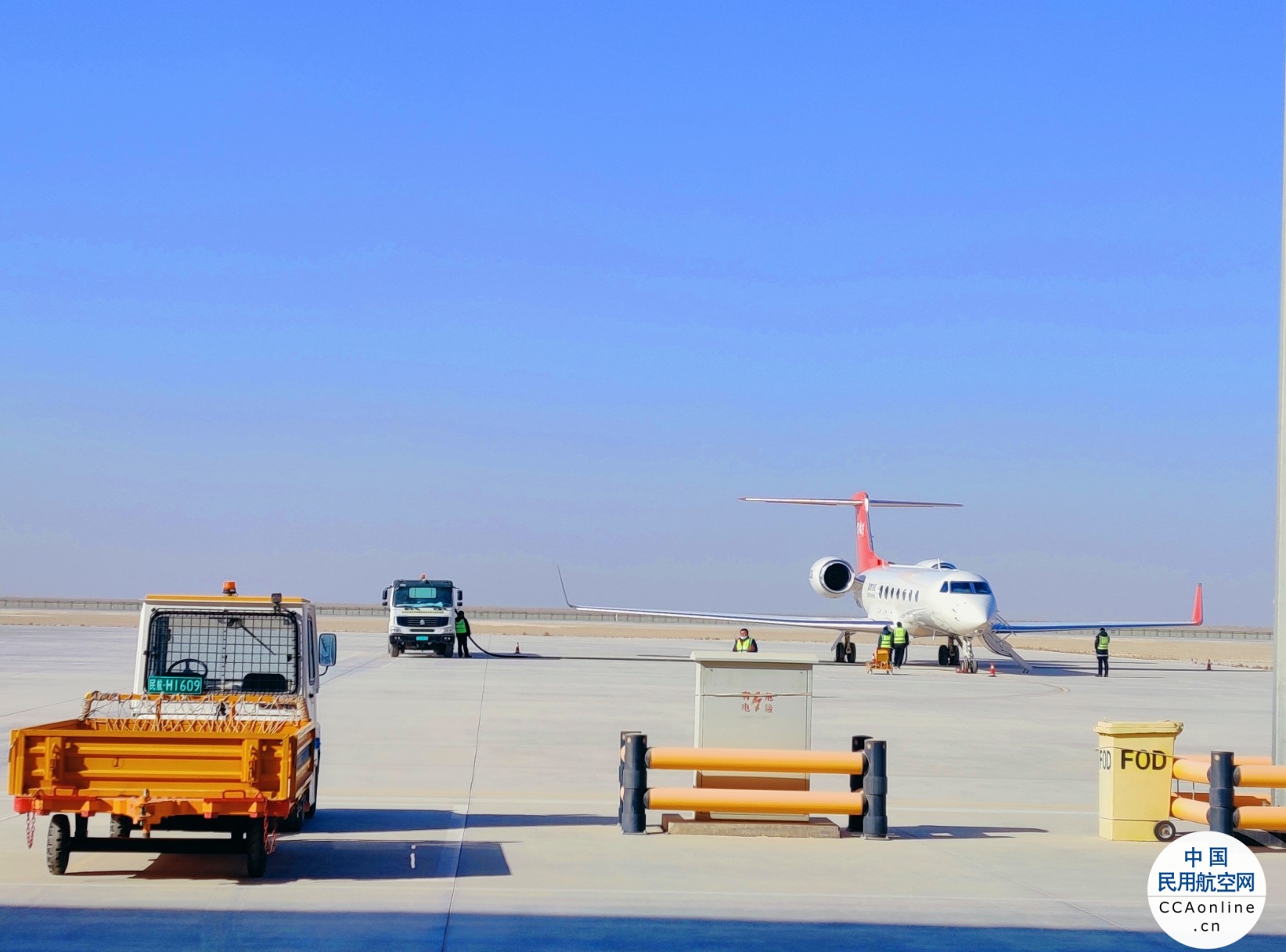 若羌机场圆满完成2023年首架公务机保障