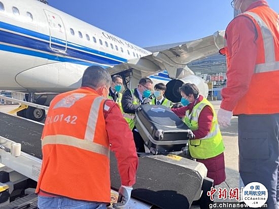 南航深圳开启“极速”保障模式 保障航班延误旅客完成国际中转