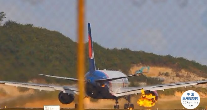 俄罗斯一架飞机起飞时起火，乘客拍下现场画面