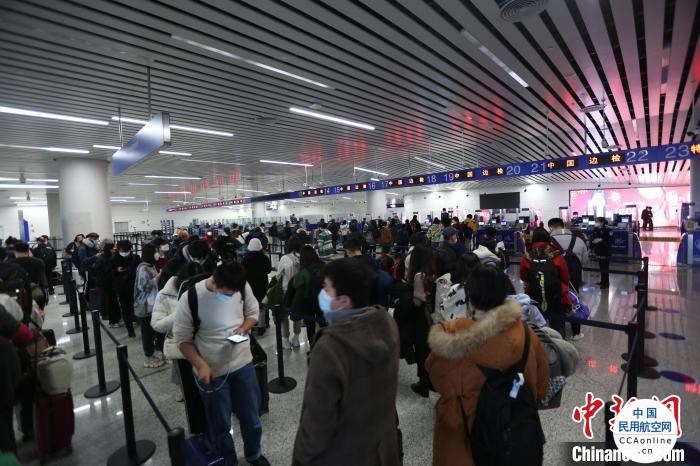 广州白云机场口岸出入境人员持续增长