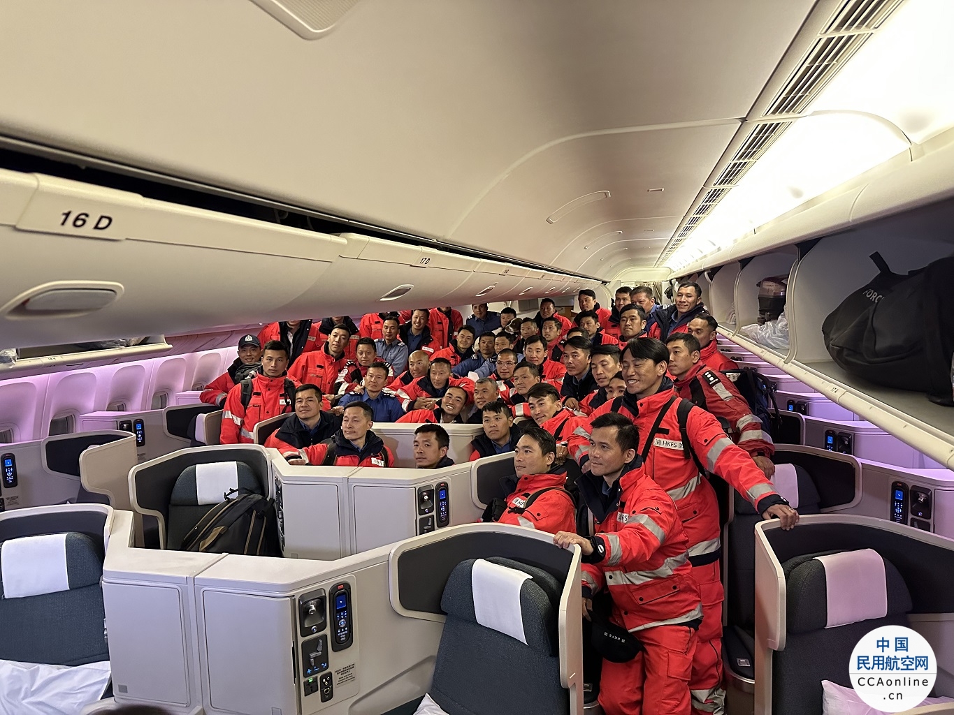 国泰航空特别专机护送中国香港特区救援队平安返港