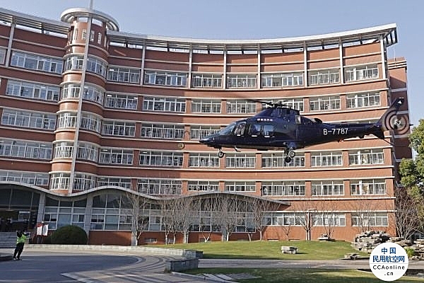空中转提速接力 救援直升机实现在浦东机场转运器官