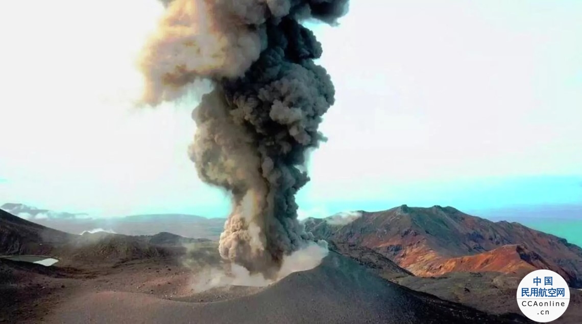 千岛群岛埃别科火山喷出3000米高火山灰，已设置航空危险橙色代码