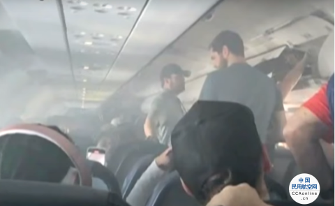 美國一客機起火緊急迫降，10名乘客送往醫院
