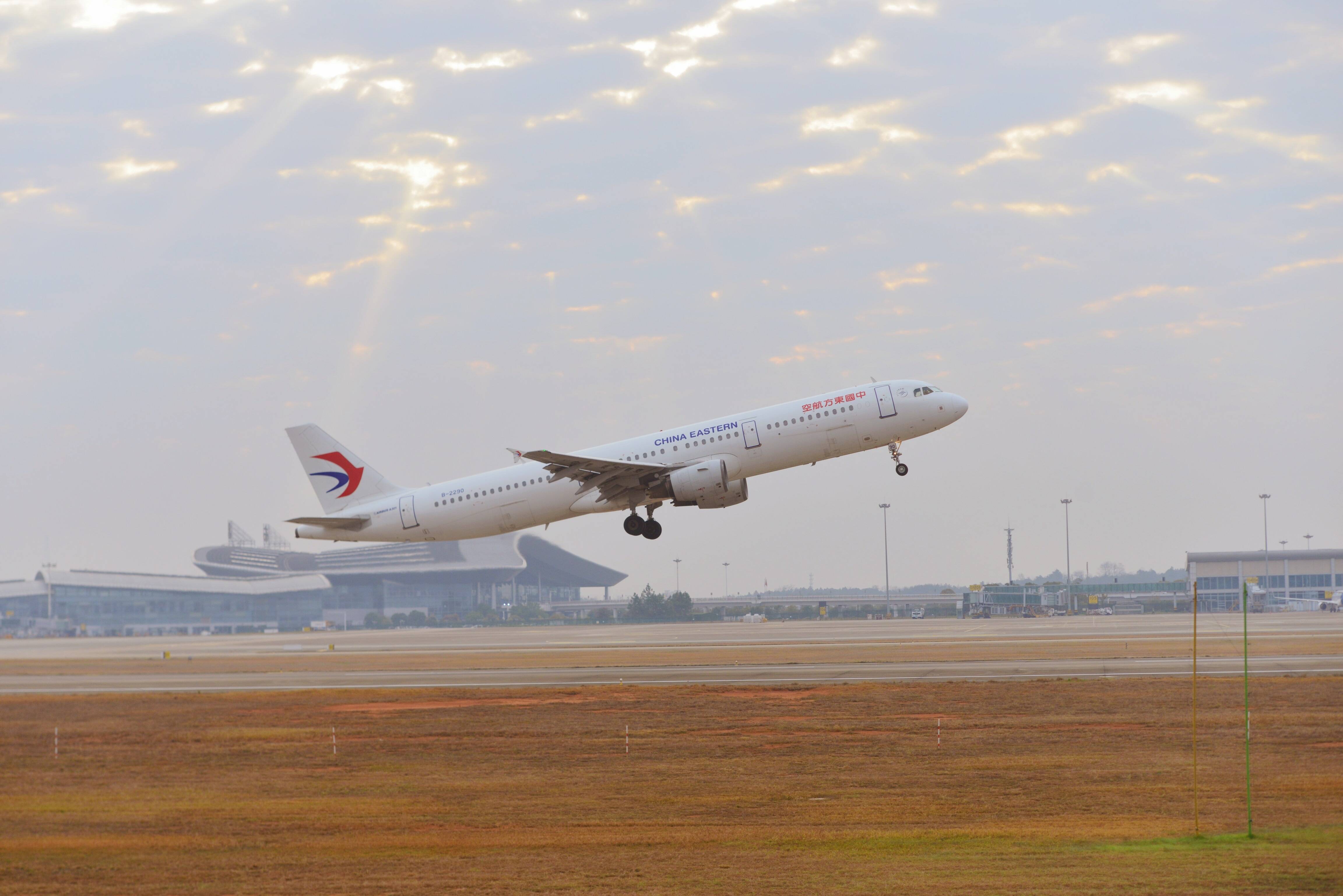 东方航空9月25日起复飞武汉、宁波两岸每周飞行55航班 - 中国民用航空网