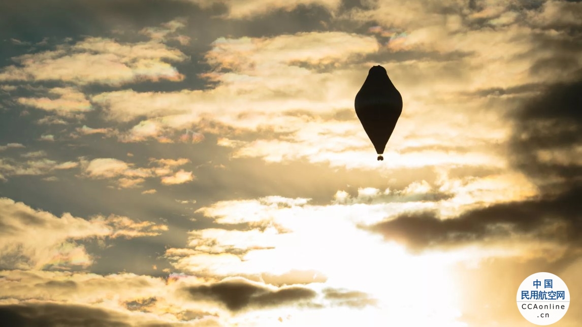 俄罗斯旅行家创下热气球最长飞行距离世界纪录