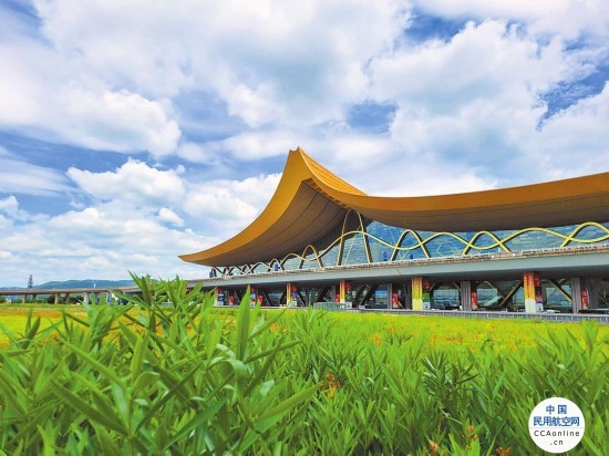 云南省推进“双碳机场”建设：低碳节能 绿美宜人
