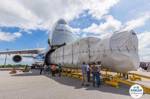 加拿大将扣押的安-124运输机运往乌克兰