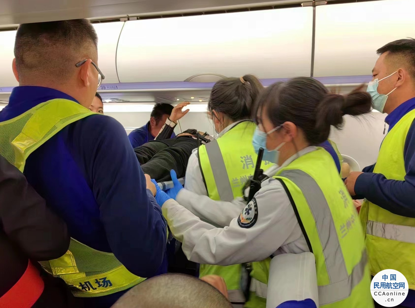 东航机组、旅客合力急救发病旅客