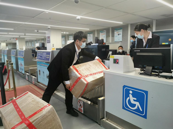銅仁鳳凰機場全力保障春茶運輸 帶動“黔貨出山”
