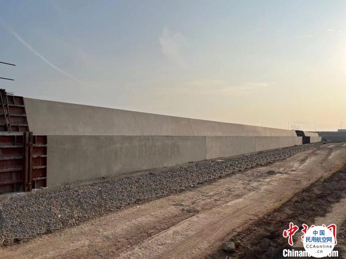 深圳机场三跑道扩建工程S区防渗墙施工完成