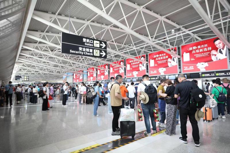 三亚机场2023年“五一”假期运送旅客达32.63万人次，超2019年同期水平