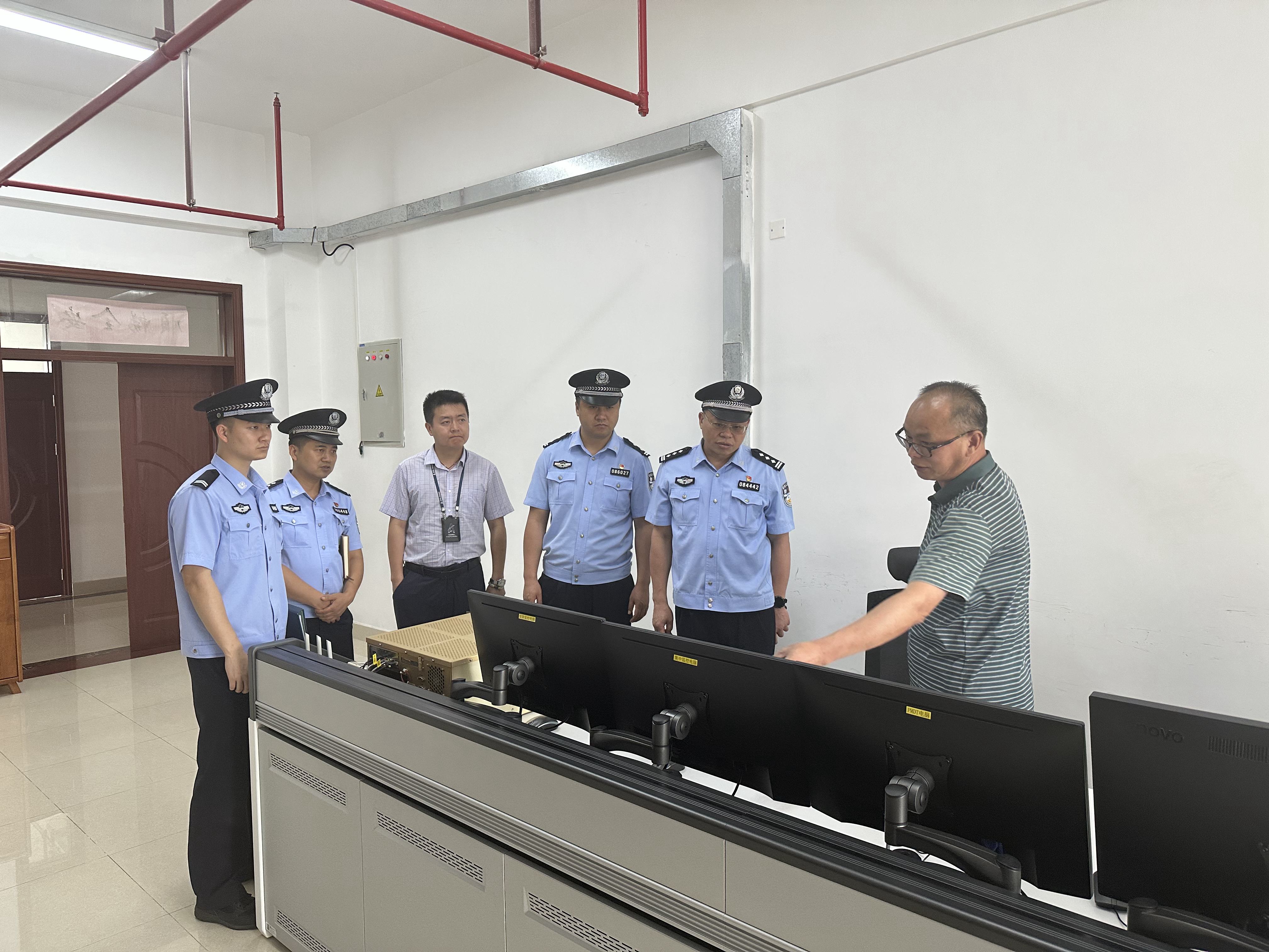 珠海机场公安分局调研空管站外台安防建设工作