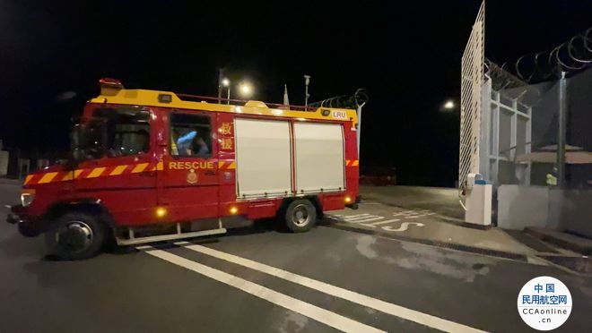 港媒：香港机场内一巴士撞上灯柱，11人受伤，司机涉酒驾被拘捕