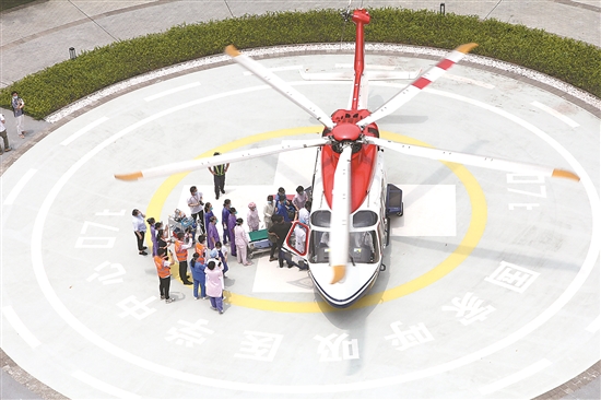 340多公里直升机71分钟抵达 高州一危重症患者空中转运到广州治疗