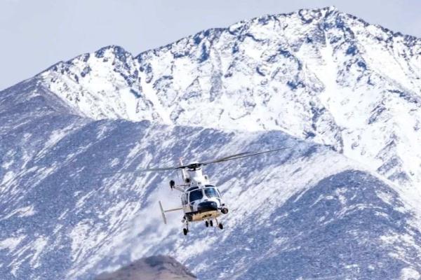 “吉祥鸟”直升机飞越雪域高原