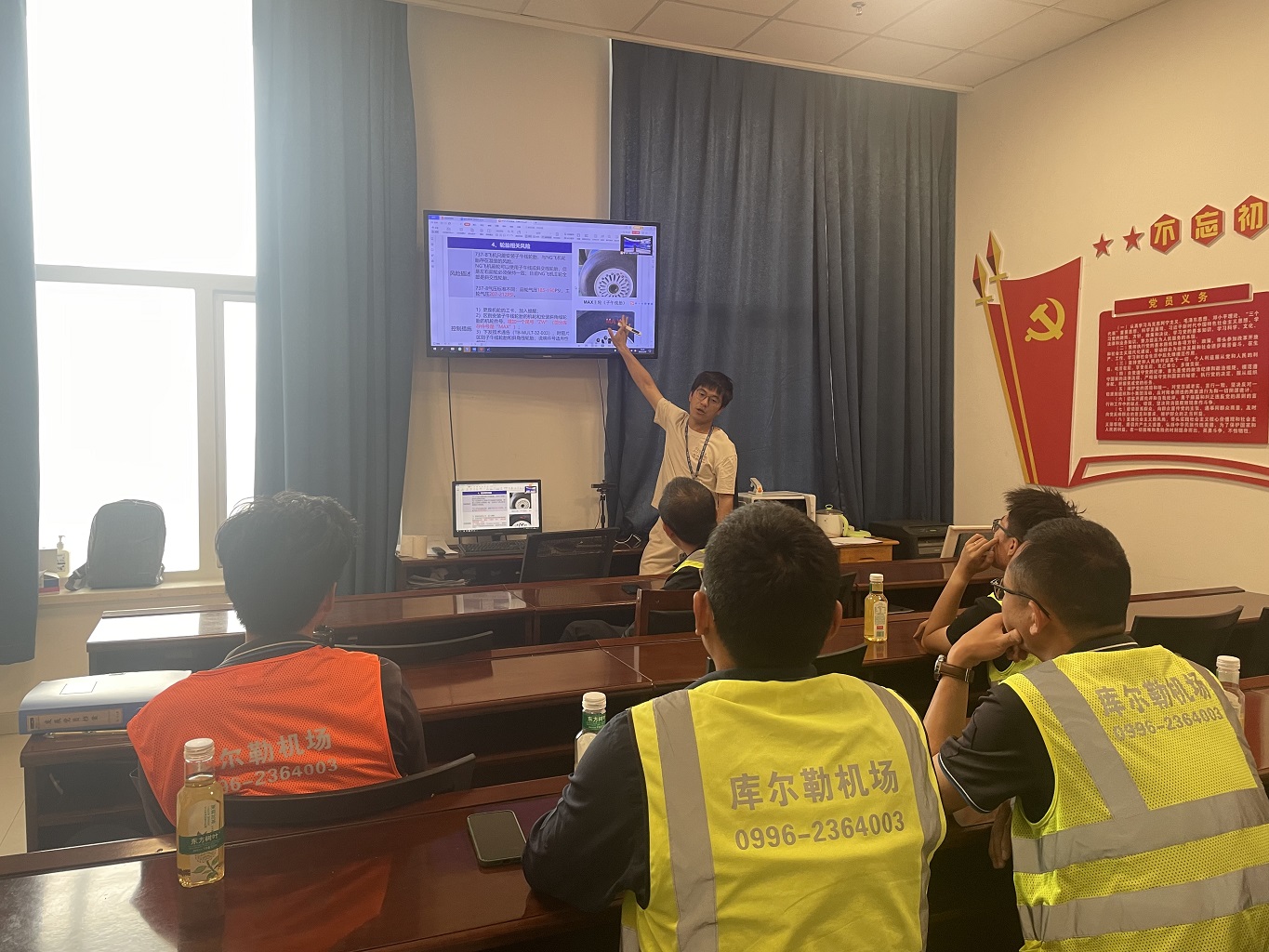 山东航空教员到库尔勒机场开展737MAX外站培训