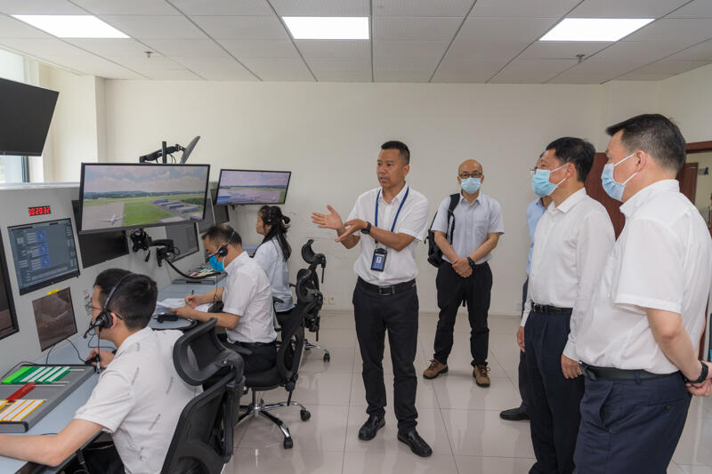 西南地区管理局局长余国强来我局开展智慧民航建设暨新技术应用调研