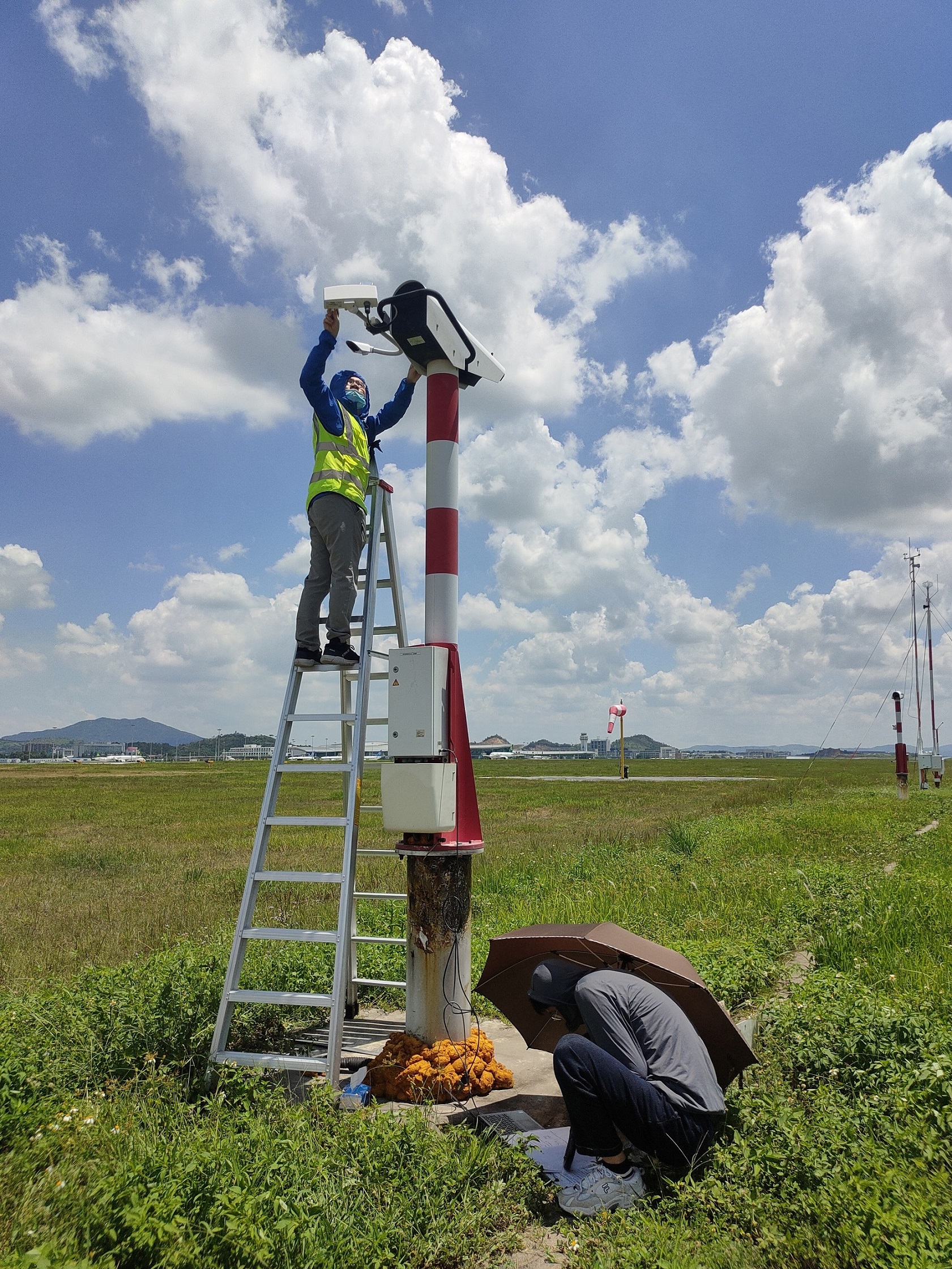 汕头空管站气象设备管理室开展气象设备换季维护工作