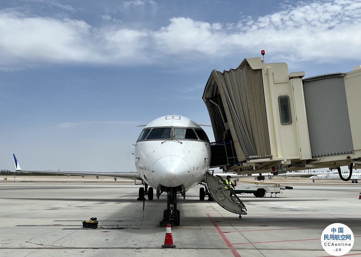 库尔勒机场正式启用登机桥辅助接驳通道助力服务提升