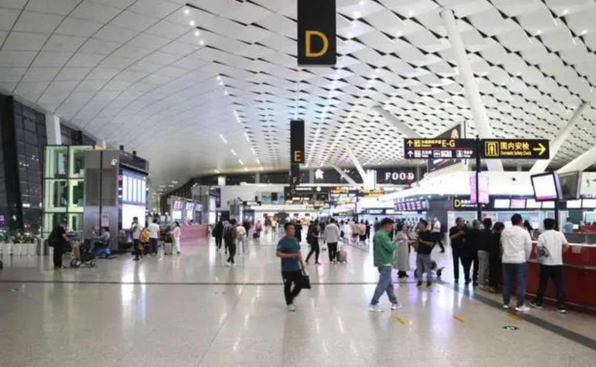 郑州机场开通多条“红色航线”网络 让红色旅游更便捷