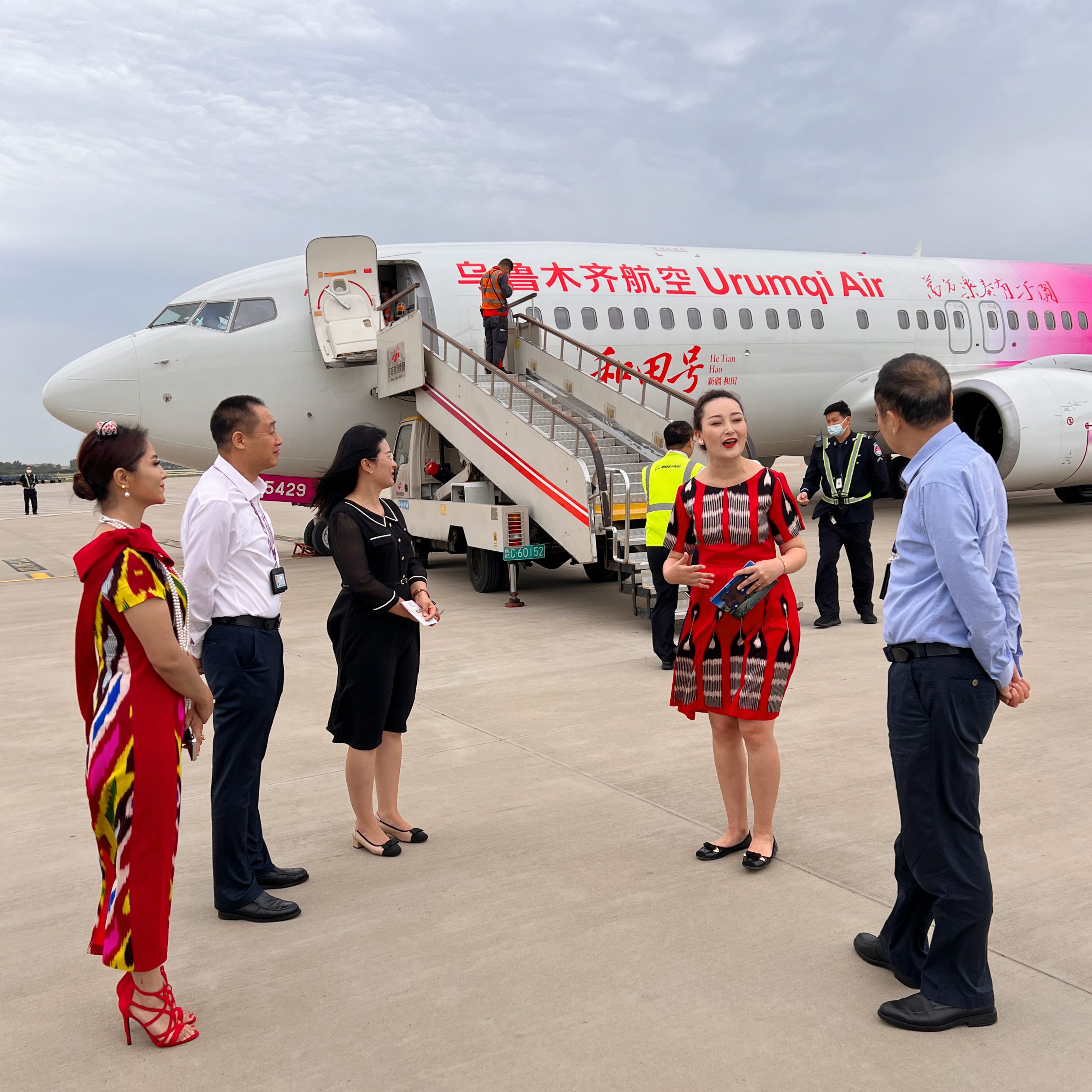 海航航空旗下乌鲁木齐航空“和田号”冠名飞机成功首航