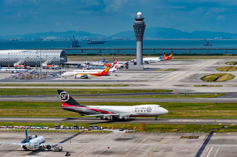 受台风影响，深圳机场将于9月1日12时起暂停航班运行