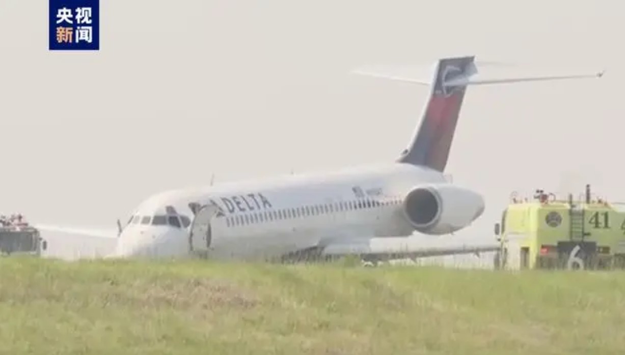 美国达美航空一客机降落时前起落架未展开 暂无人员伤亡