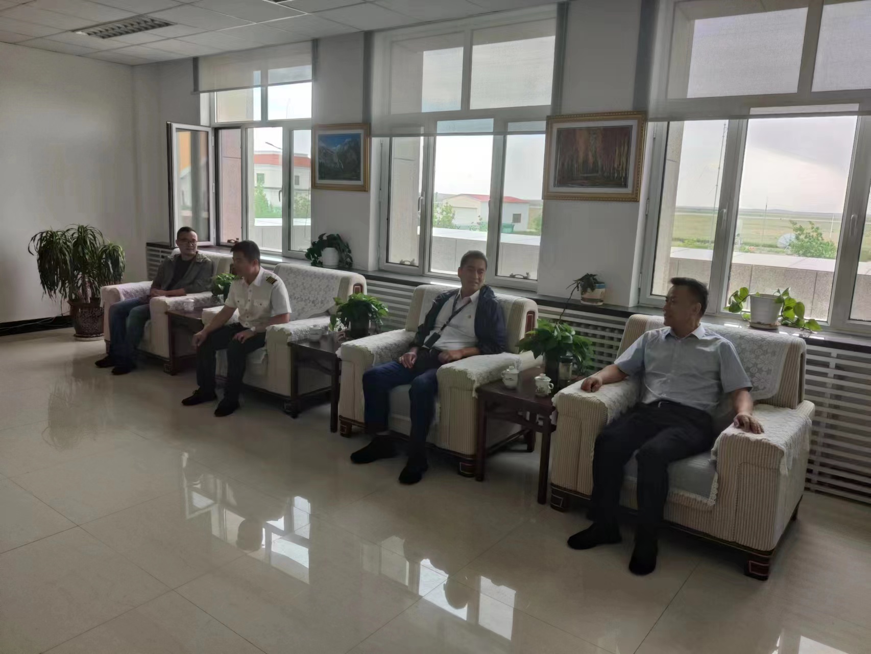 富蕴机场与新疆天翔航空学院商讨训练能力提升和基地建设规划
