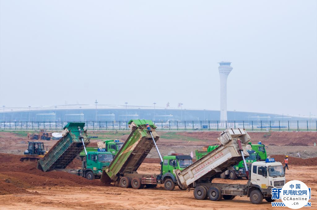 武汉天河机场第三跑道工程全面进入大规模施工阶段