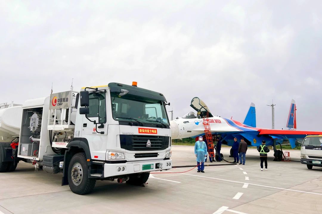 勠力同心担使命 规范作业勇担当——中国航油山西分公司航空加油站“晋锐出战”加油班组