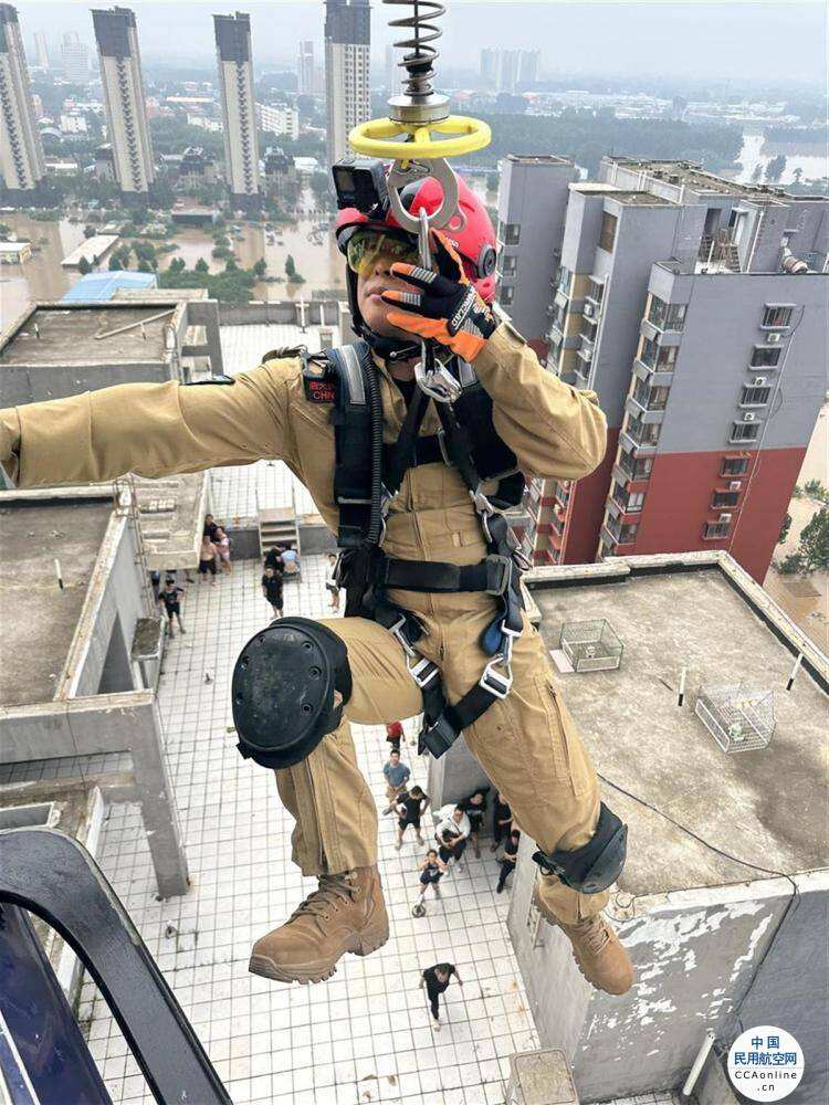 河北涿州地庫塌陷小區7人被直升機救出，公羊救援隊航空特勤隊已成功救援33人