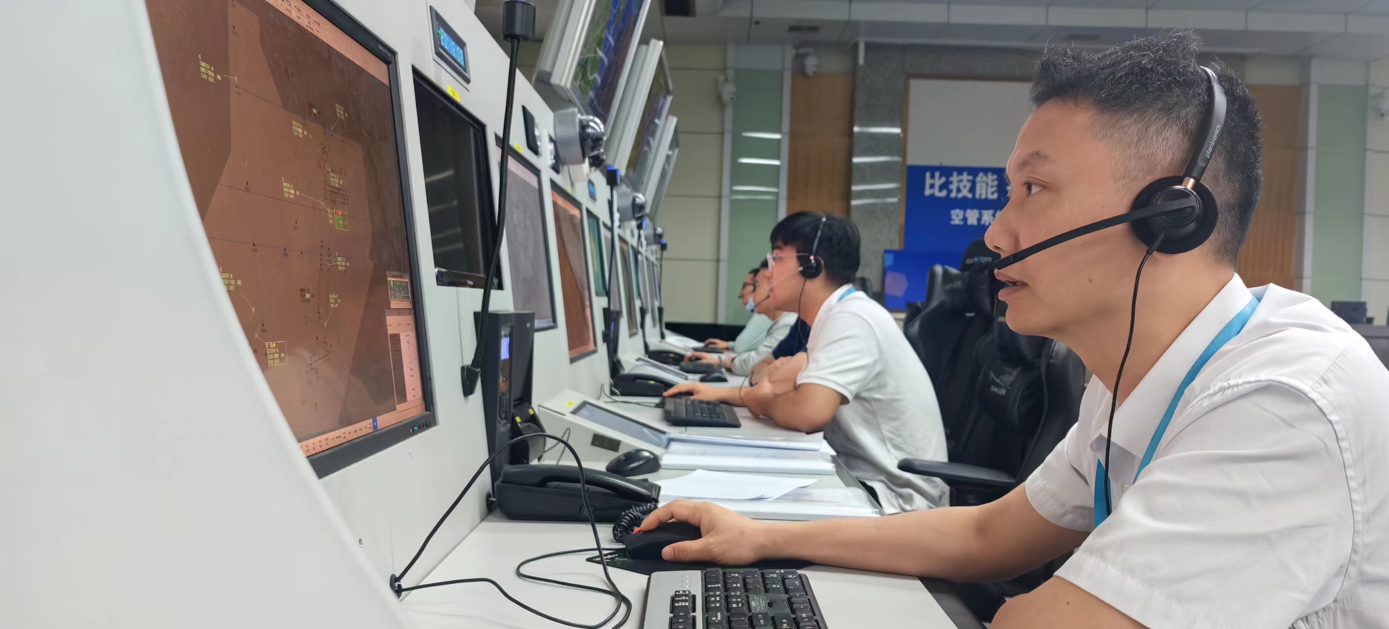 海南空管分局三亚区域管制中心组织开展“陆空通信失效通用程序”专项培训