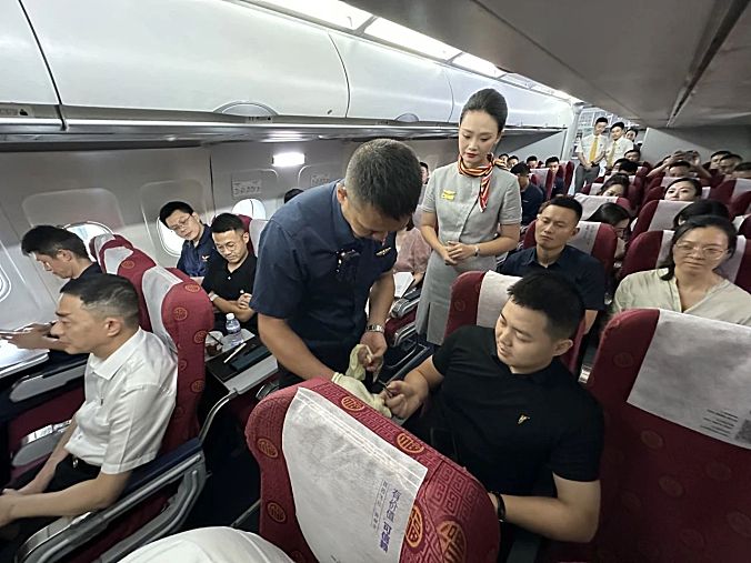 西部航空联合重庆机场公安开展依法整治“机闹”行为专项处置演练
