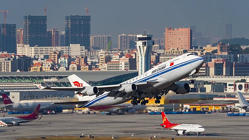 深圳机场春运前三天日均航班超1200架次