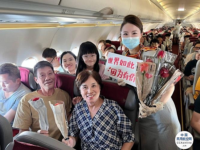 浪漫七夕 天津航空在万米高空与旅客“因爱而遇”