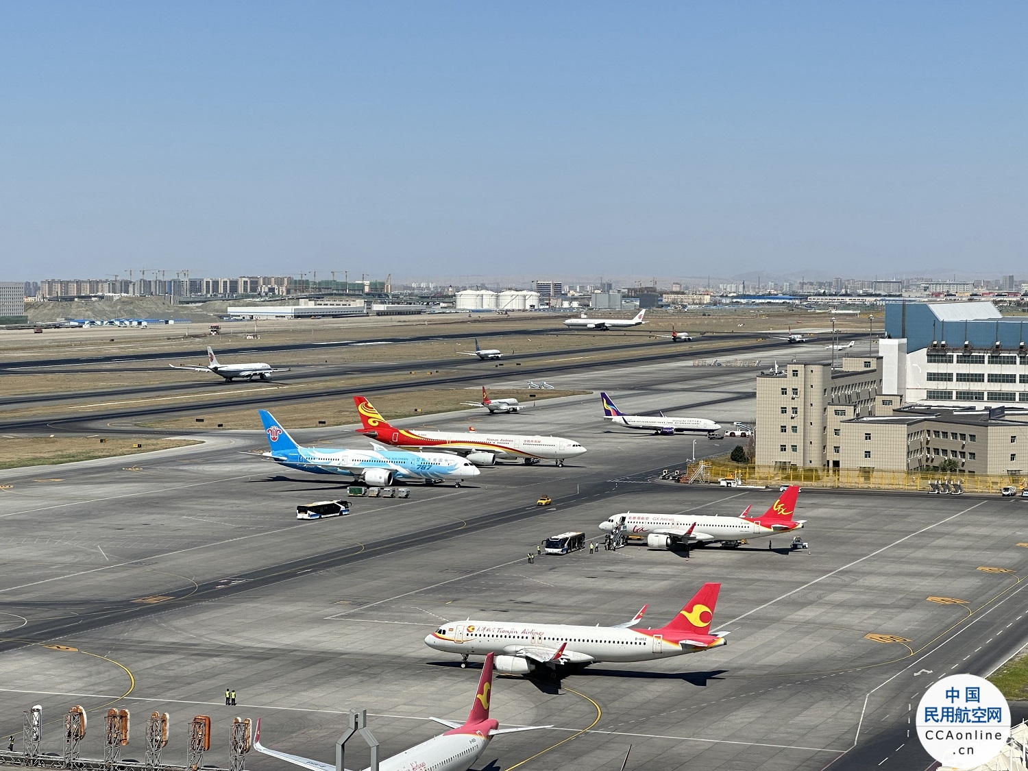 新疆机场集团2023年旅客吞吐量突破4060万人次