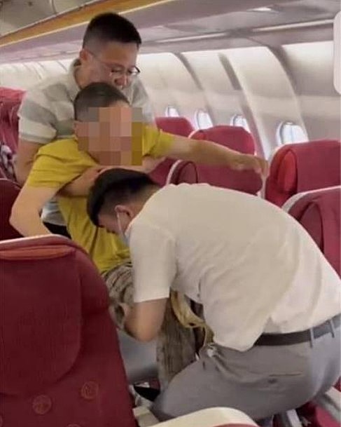点滴细节凝聚真情 天津航空乘务员保障轮椅旅客平安出行