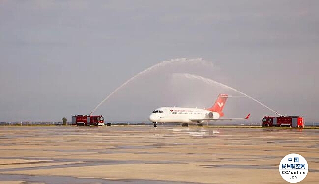 国产ARJ21支线飞机飞抵博乐机场