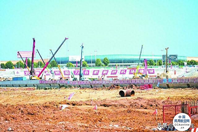 合肥机场改扩建项目首根桩基开钻