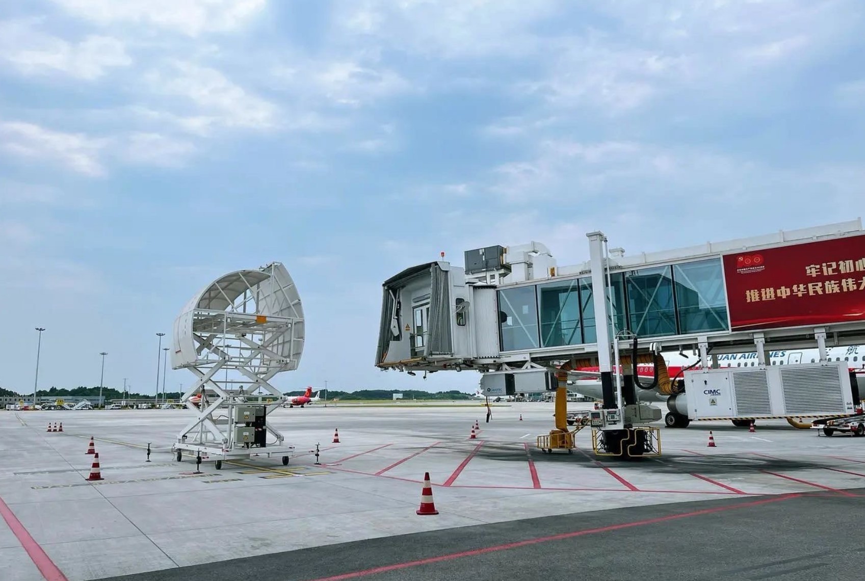 全球首条远程无人驾驶自动登机桥在成都天府国际机场投入使用